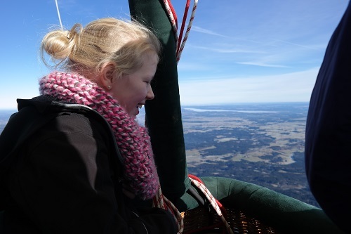 Kinder im Ballon